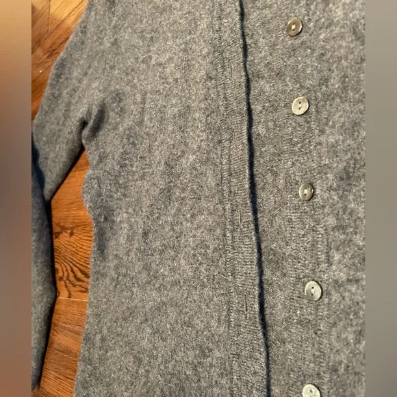 Valerie Steven’s Soft Grey 100% Cashmere Button-Up Cardigan - Picture 4 of 6